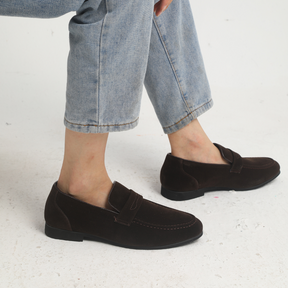 Onnat Loafer aus Wildleder mit Riemen