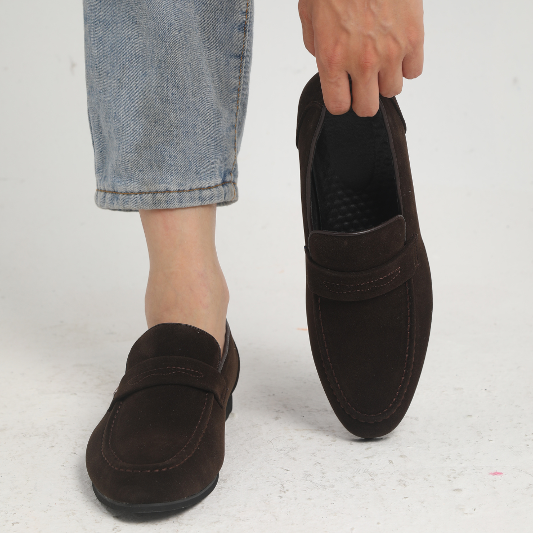 Onnat Loafer aus Wildleder mit Riemen