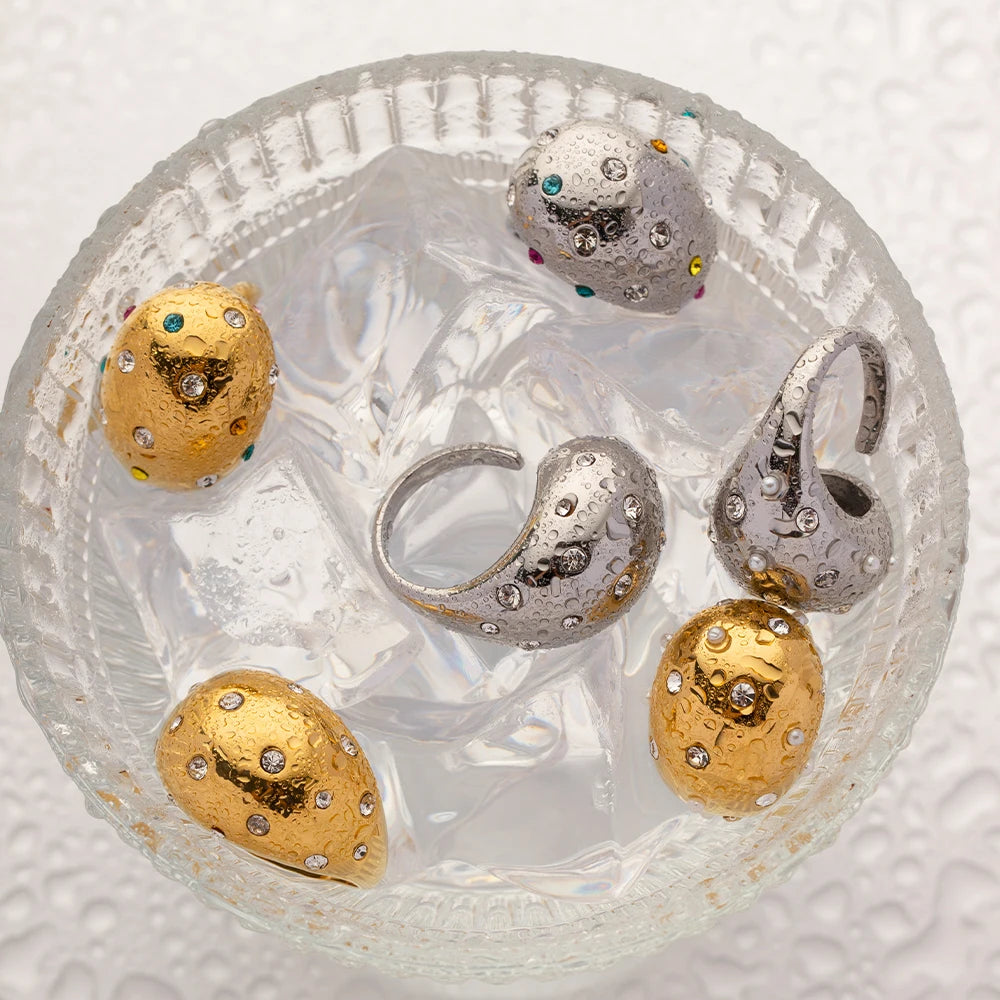 Metal rings with pearls