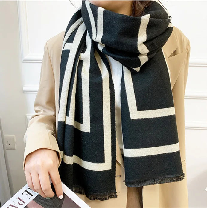 NordicBloom™ – Luxe Winter Blanket Scarf