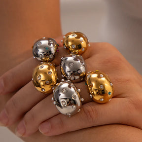 Metal rings with pearls